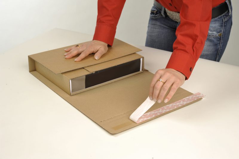 Décollez les bandes de fixation rotatives